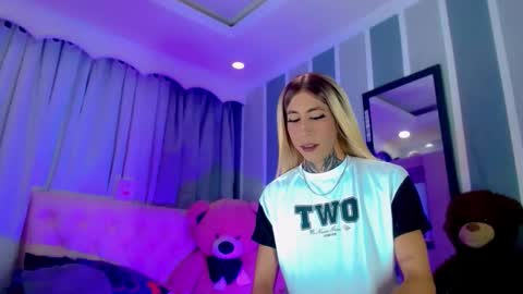 oliviahot01 online show from May 31, 2:32 am