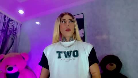 oliviahot01 online show from June 13, 2:55 am