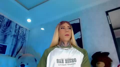 oliviahot01 online show from July 2, 1:25 am