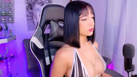 Snapshot of oliviamcneill chatting on March 10, 12:06 pm Olivia Mcneill online show from March 10, 12:06 pm