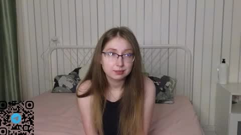 Snapshot of oliviavele chatting on September 25, 6:48 pm Kylie online show from September 25, 6:48 pm