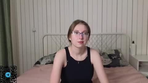 Snapshot of oliviavele chatting on September 29, 6:40 pm Kylie online show from September 29, 6:40 pm