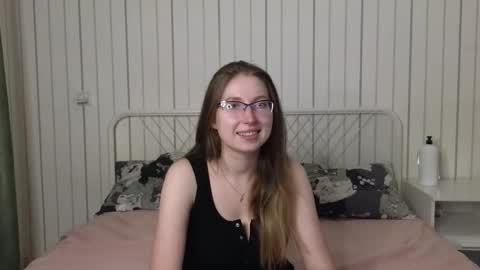 Snapshot of oliviavele chatting on October 2, 6:28 pm Kylie online show from October 2, 6:28 pm