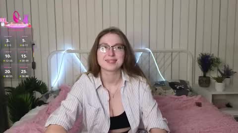 Snapshot of oliviavele chatting on October 9, 8:25 pm Kylie online show from October 9, 8:25 pm