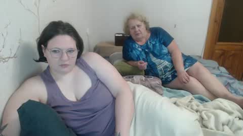 OlyaAndNetty online show from February 19, 8:41 pm