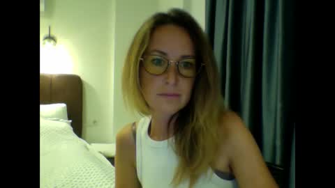 olyra11 online show from January 5, 8:34 pm