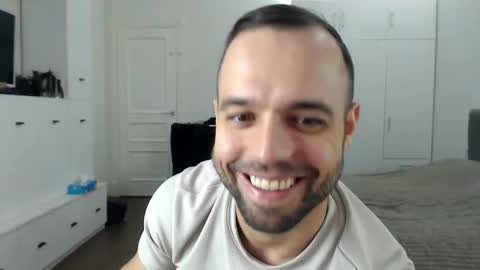 onebestlover online show from March 31, 11:32 am