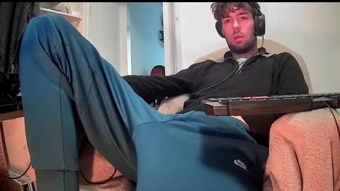 Snapshot of onesieboyx chatting on February 24, 9:00 am onesieboyx online show from February 24, 9:00 am