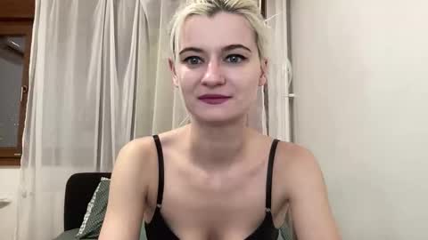 Onika online show from April 14, 3:04 pm