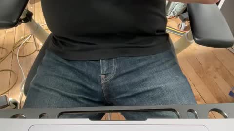 onlocationnyc online show from March 23, 11:10 pm