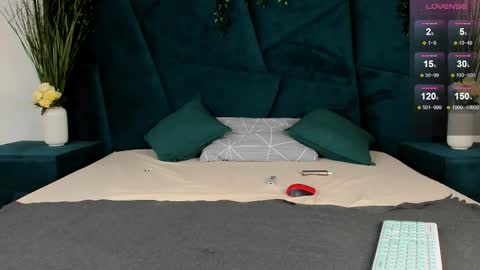 Erick  online show from October 9, 4:34 pm