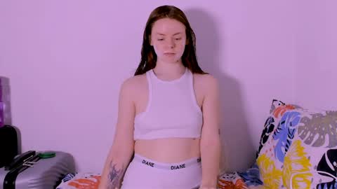 only_sarah1 online show from April 10, 10:25 pm