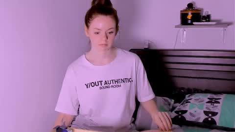 only_sarah1 online show from March 6, 10:20 pm