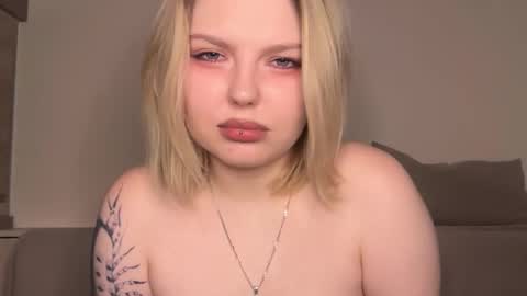 Ophelia online show from February 8, 9:18 pm