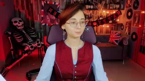 Snapshot of orianna_blade chatting on October 19, 9:25 am Orianna -  Hi Im into geek culture cosplay crafting LARP games. Shall we play DnD online show from October 19, 9:25 am