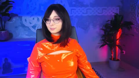 Snapshot of orianna_blade chatting on February 2, 7:14 pm Orianna -  Hi Im into geek culture cosplay crafting LARP games. Shall we play DnD online show from February 2, 7:14 pm