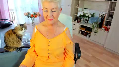 Alla online show from June 25, 11:26 am