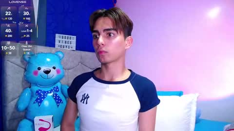 Snapshot of owenblue__ chatting on March 10, 4:14 pm Owen Independent model online show from March 10, 4:14 pm