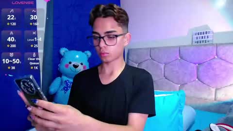 Snapshot of owenblue__ chatting on February 13, 10:43 pm Owen Independent model online show from February 13, 10:43 pm