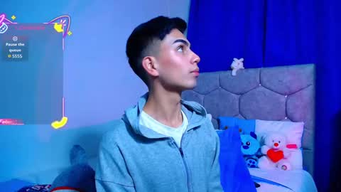 Snapshot of owenblue__ chatting on October 13, 2:46 am Owen Independent model online show from October 13, 2:46 am