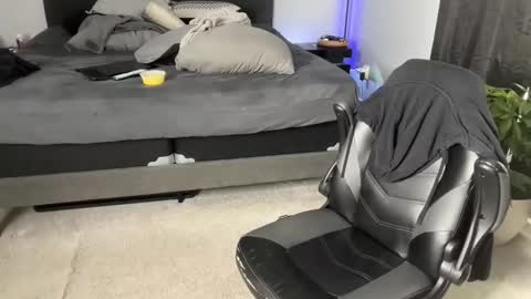 OXnDK online show from November 29, 4:47 pm