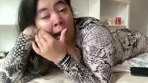 oxovickyoxo online show from November 12, 3:25 pm