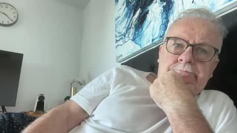 ozhairybearxxxx online show from December 19, 10:21 pm