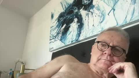 ozhairybearxxxx online show from January 21, 3:26 am