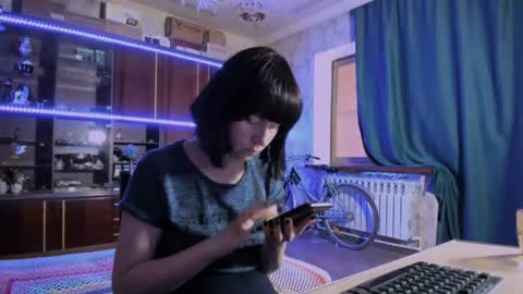 Ella online show from June 12, 8:02 am