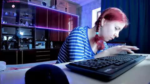 Ella online show from March 9, 6:39 am