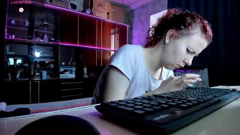 Ella online show from March 10, 7:44 am