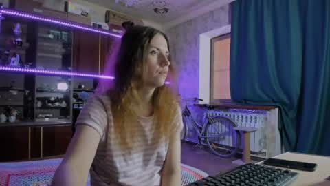 Ella online show from June 13, 8:03 am