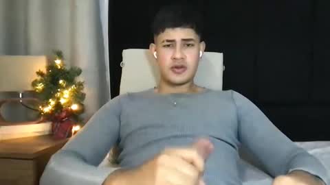 Snapshot of pablo_boston chatting on December 6, 11:19 pm Javi online show from December 6, 11:19 pm