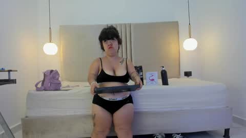 Snapshot of pamelabonnet_mml chatting on October 23, 8:31 pm pamelabonnet_mml online show from October 23, 8:31 pm