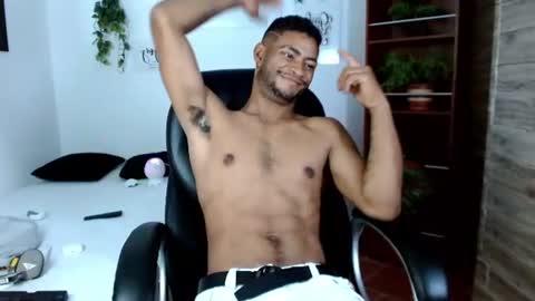 pandablack18 online show from June 13, 5:07 am