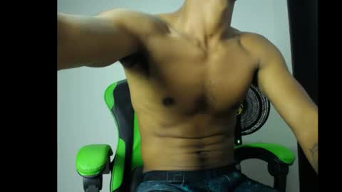 pandablack18 online show from June 11, 4:43 am