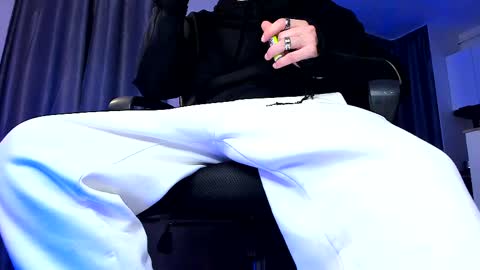 Paris online show from April 4, 8:27 pm