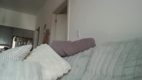 parisbaby2000 online show from September 22, 2:10 pm