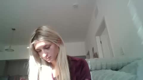 parisbaby2000 online show from October 17, 1:04 pm