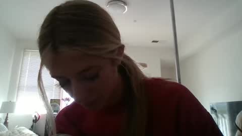 parisbaby2000 online show from February 26, 3:37 pm