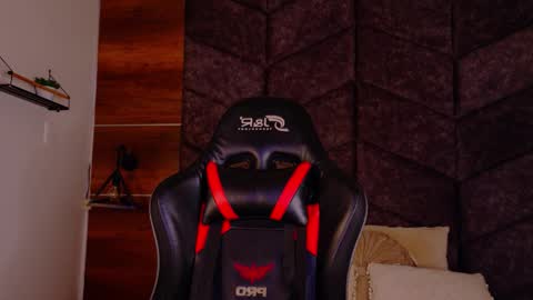 PARIS online show from February 20, 9:06 pm