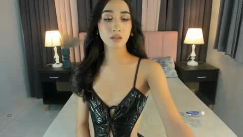 parismilker online show from February 3, 4:22 pm