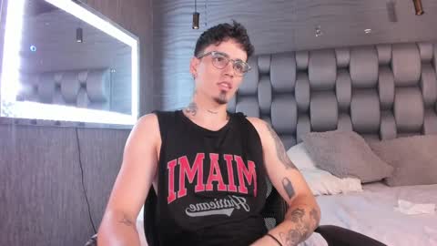 patrick_rouse online show from December 4, 9:07 pm