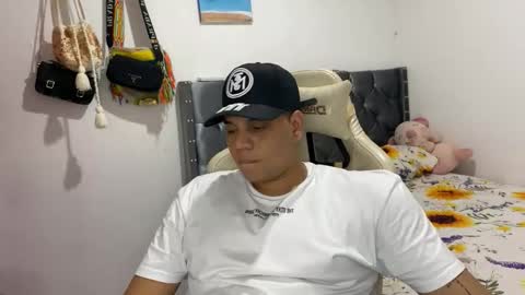 Snapshot of paul_4321 chatting on September 23, 10:27 pm paul_4321 online show from September 23, 10:27 pm