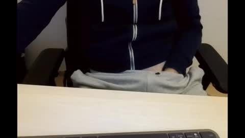 paulbazo83 online show from November 19, 12:04 pm