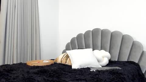 paylina monroy online show from February 6, 1:53 am