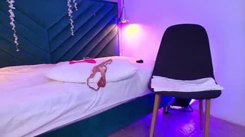 Pau  online show from March 5, 2:57 am