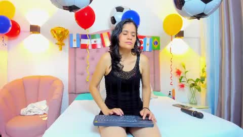 paulinavera online show from June 13, 1:54 pm