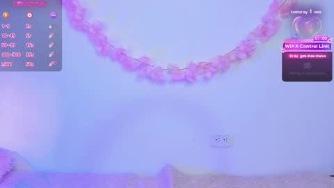 Snapshot of pauline_golden1 chatting on February 12, 3:18 am Pauline online show from February 12, 3:18 am