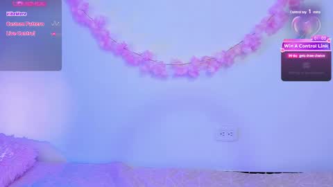 Snapshot of pauline_golden1 chatting on February 13, 3:50 am Pauline online show from February 13, 3:50 am